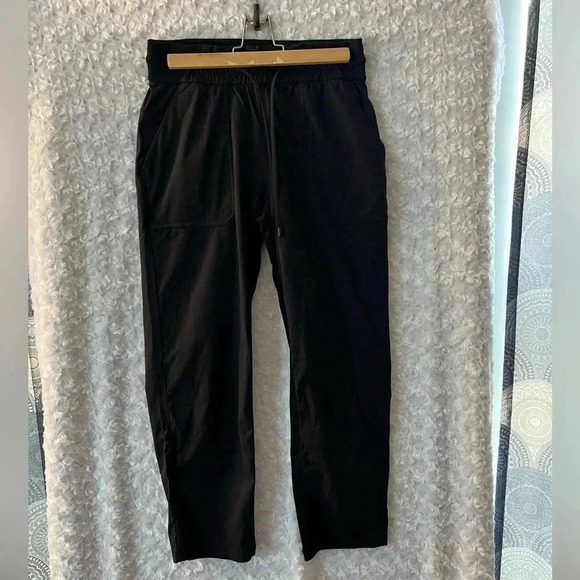 Lululemon Beyond the Studio Black Crop Size 6 - Picture 4 of 13